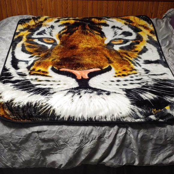 Northwest Other - Northwest NWOT Tiger Face Fleece Throw